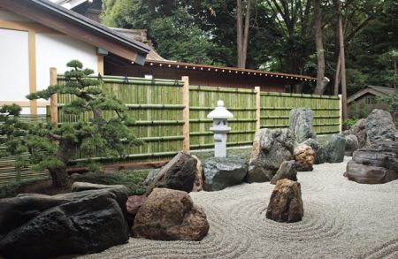 靖國神社到着殿庭園（東京都）枯山水